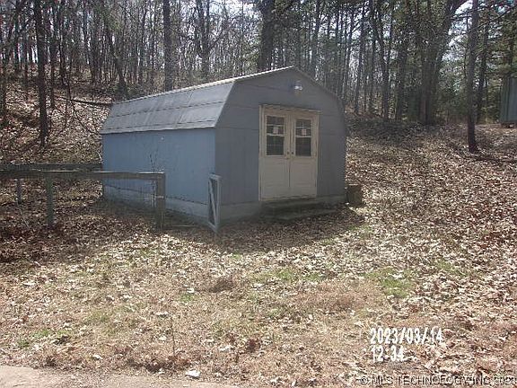 4th image of 224 SE 4438th Dr