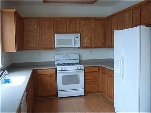 6 bed, 2622 sqft, $685 — Photo 3