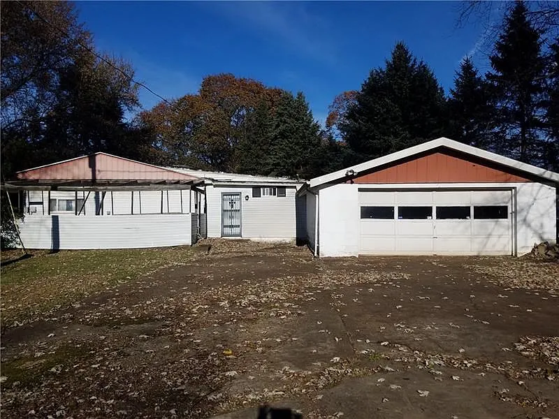 111 1/2 Cornell Dr photo 1
