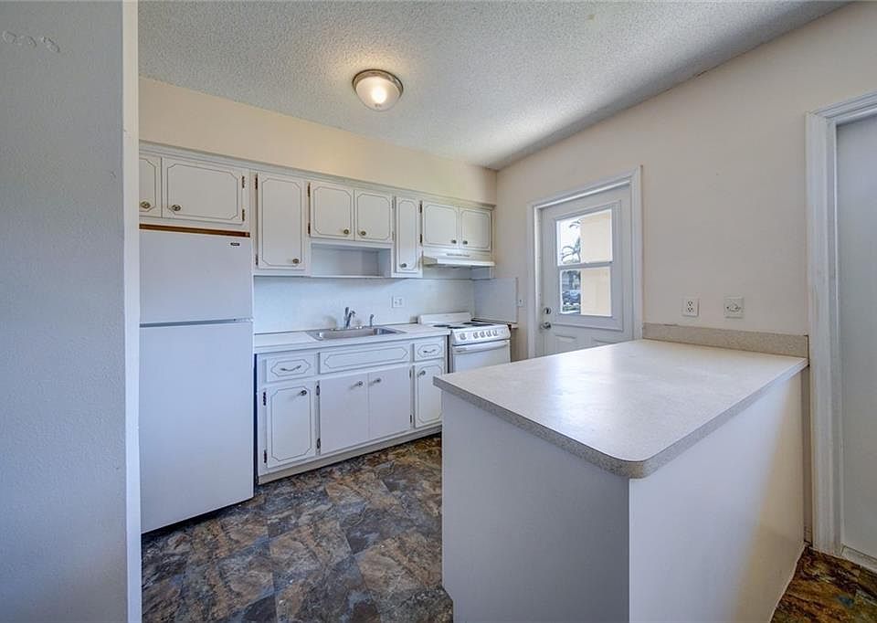 1st image of 2115 NE 42nd Ct APT 105N