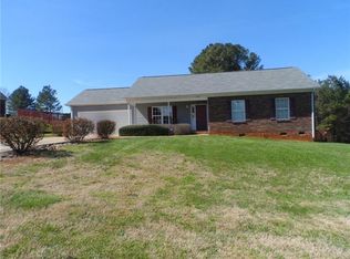 1748 Redberry Ln, Conover, NC 28613