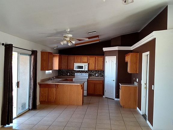 Kitchen to rear covered patio