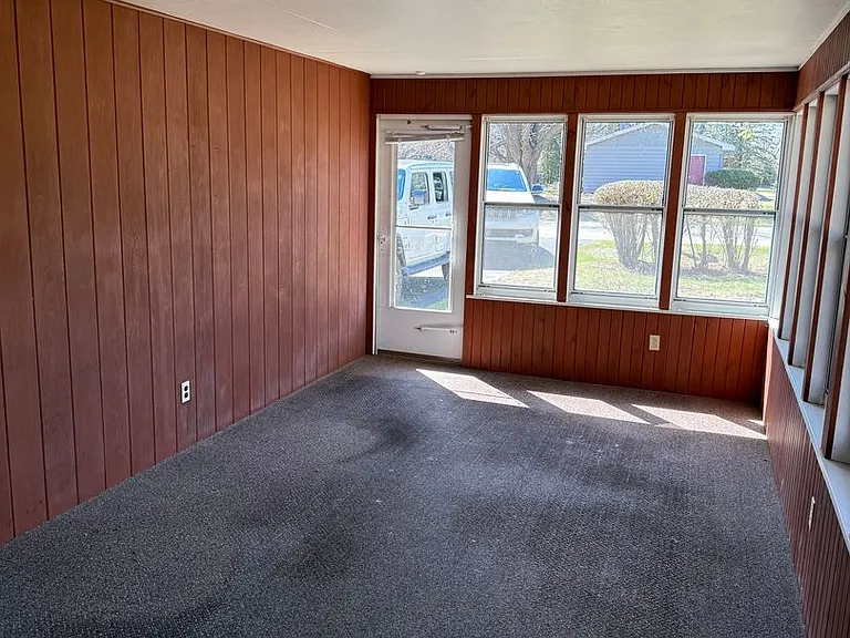 7734 E Rockton Rd — Photo 14