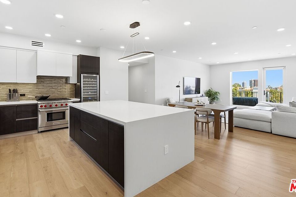 1st image of 505 Barrington Ave #406