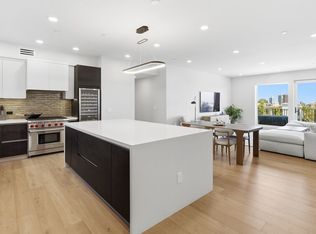 505 Barrington Ave #406, Los Angeles, CA 90049