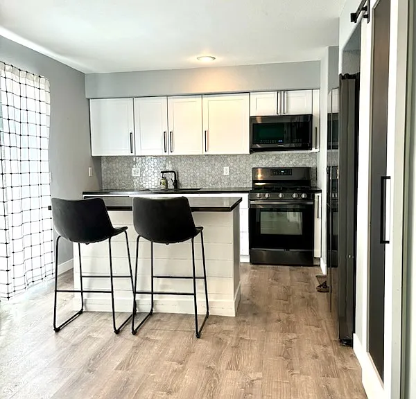 996 W Greens Lake Dr — Photo 3