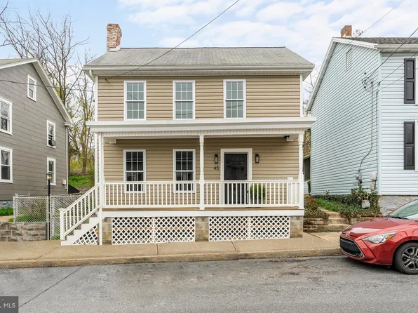 45 E North St, Waynesboro, PA 17268