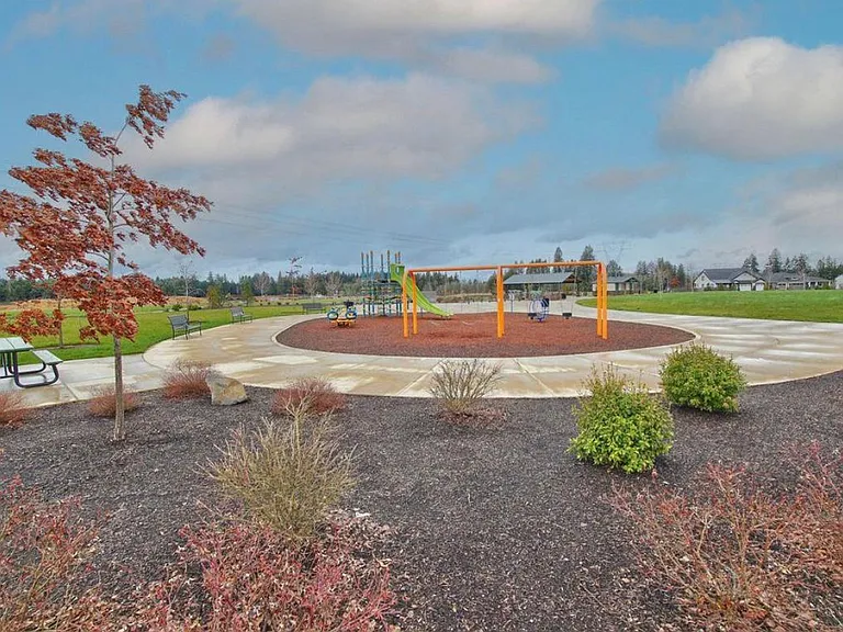 5551 SE Logan Ln — Photo 28