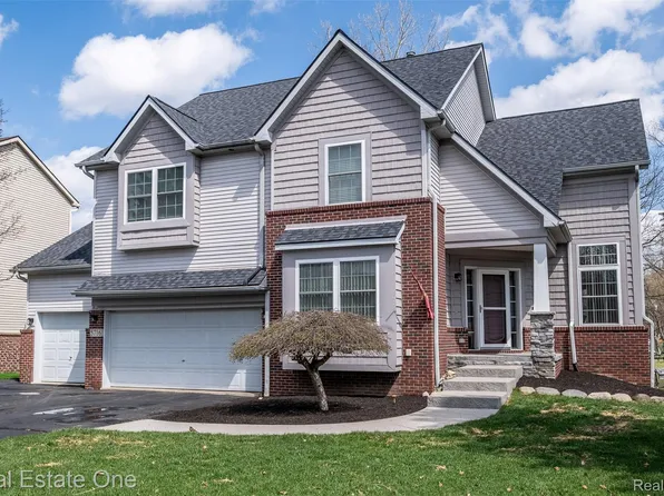 5716 Lancaster Ln, Commerce Township, MI 48382
