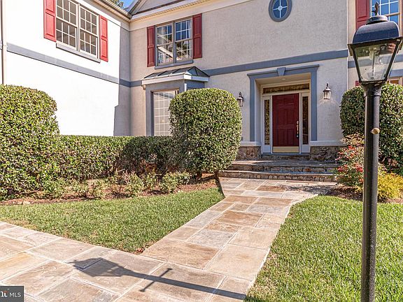 4th image of 3821 Dade Dr