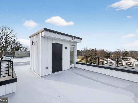 5th image of 203 Church St