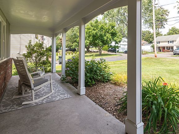 196 Woodridge Drive South