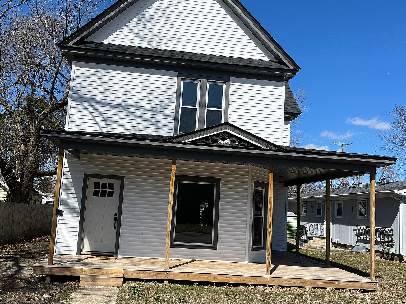5 bed, 2560 sqft, $2,300 — Photo 1