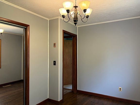 5th image of 1406 Valley View Dr