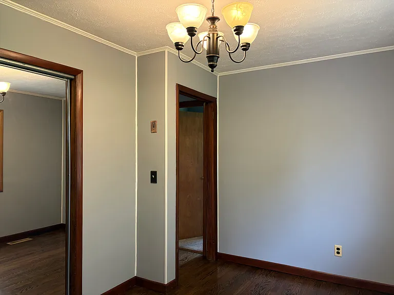 1406 Valley View Dr — Photo 5