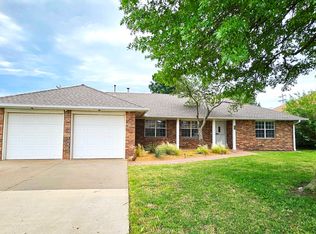 2516 Ridgewood Dr, Moore, OK 73160