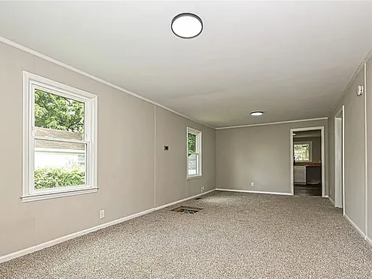 225 Charlesvoix Ave — Photo 7