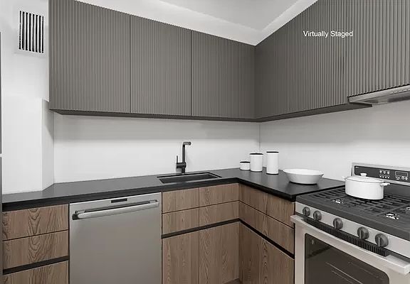 3rd image of 333 E 46th St APT 10F