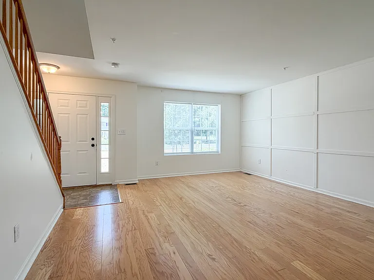 900 Cadwell Ln — Photo 6