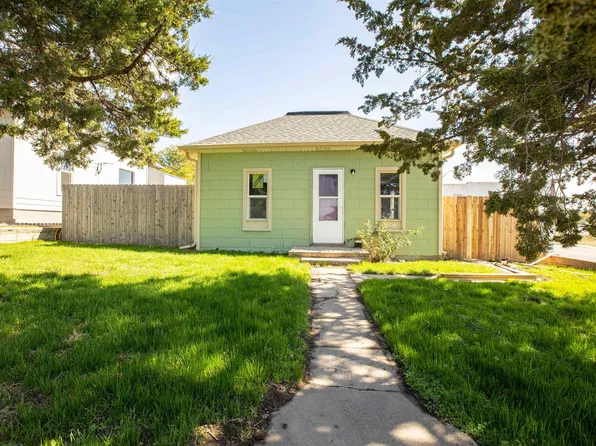 203 E 5th St, McCook, NE 69001