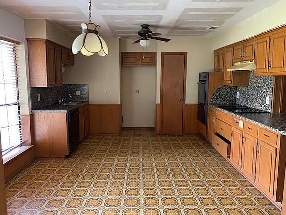 3rd image of 208 Kings Creek Dr