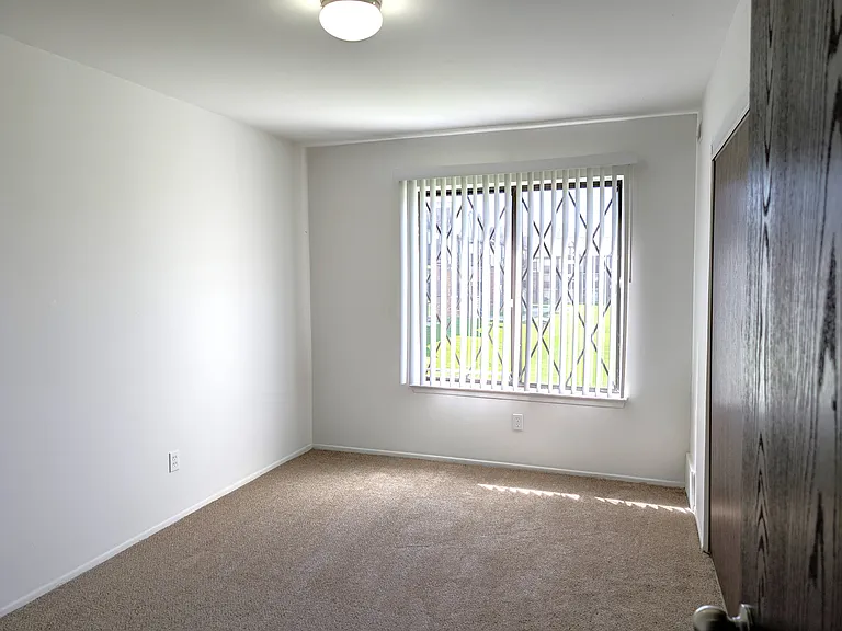 Charter Oaks Apartments — Photo 98