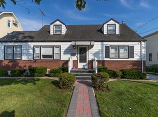 2889 Davis St, Oceanside, NY 11572