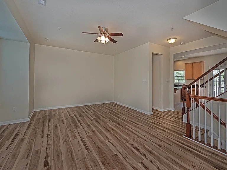 627 Edison Dr — Photo 10