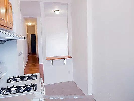 5th image of 298 Palmetto St Floor 1