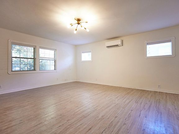 2nd image of 4804 York Blvd