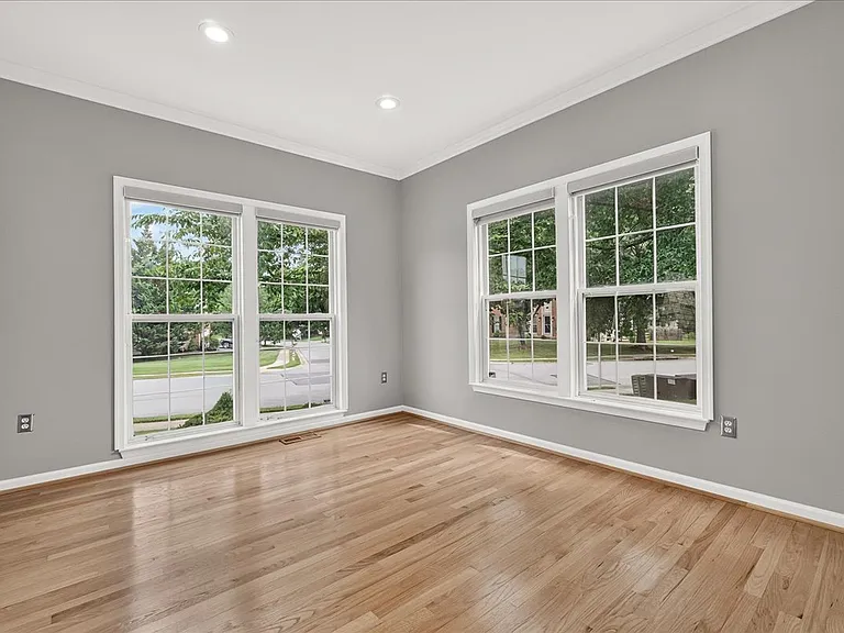 6455 Saddlebrook Ln — Photo 4