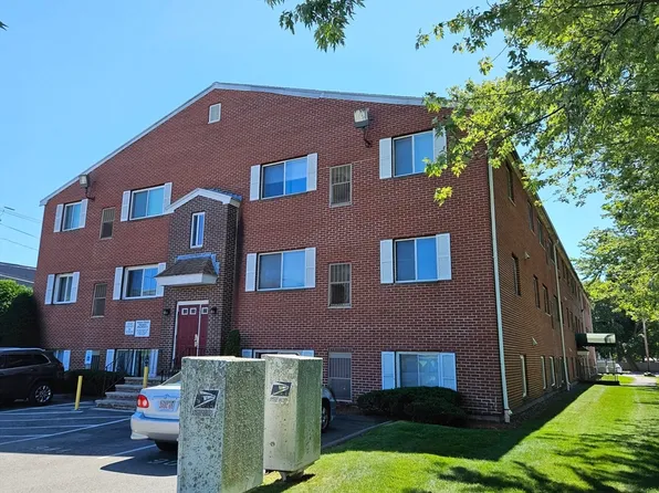 35 Prospect St APT 215, Woburn, MA 01801