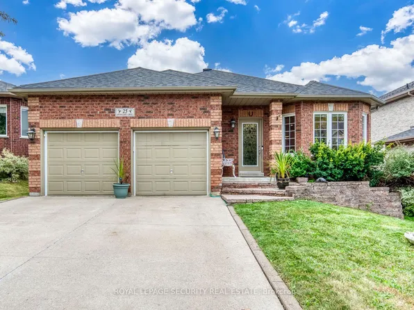 25 Pinecliff Cres, Barrie, ON L4N 5V2