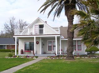 122 S Bay Blvd, Palacios, TX 77465