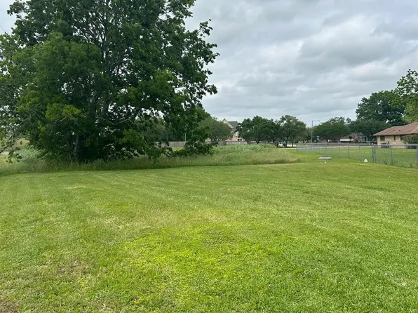 35 State Highway 288, Angleton, TX 77515