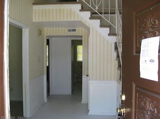 2nd image of 1016 Dulcie Ave