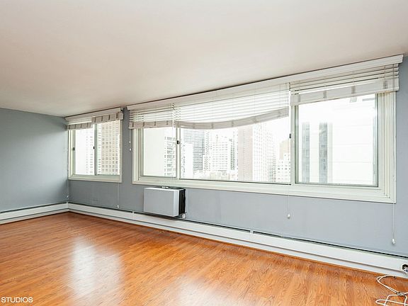 4th image of 1344 N Dearborn Pkwy #13E
