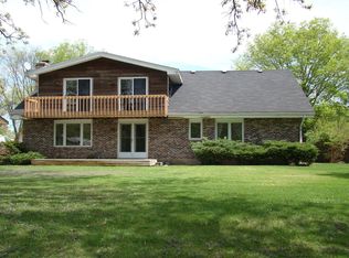 8532 Shore Dr, Machesney Park, IL 61115
