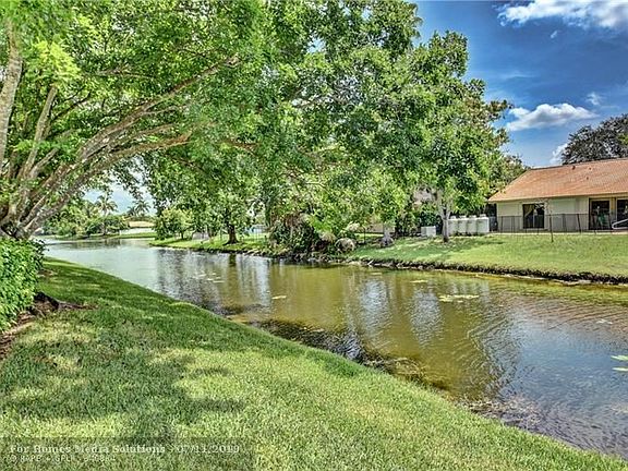 3rd image of 11245 Lakeview Dr