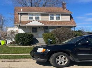 22045 Elmwood Ave, Eastpointe, MI 48021