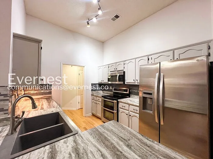 11648 Leewood Dr — Photo 4