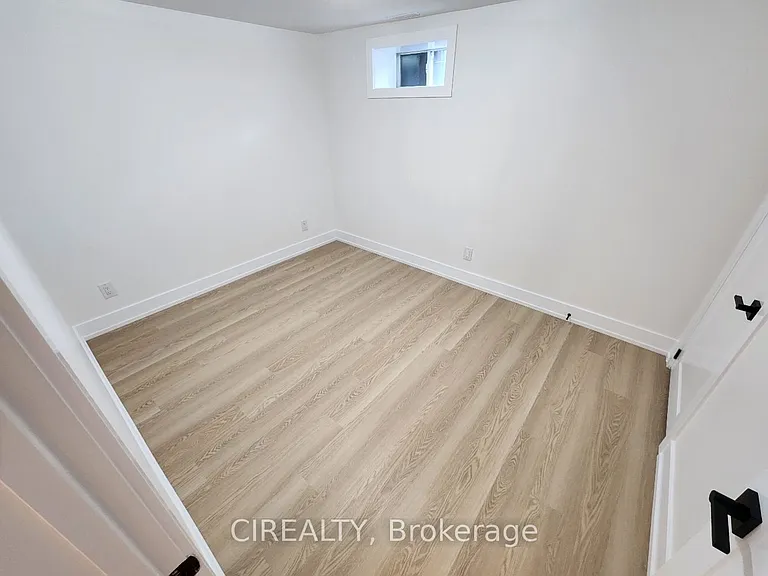 31 Bailey Cres #LOWER — Photo 16