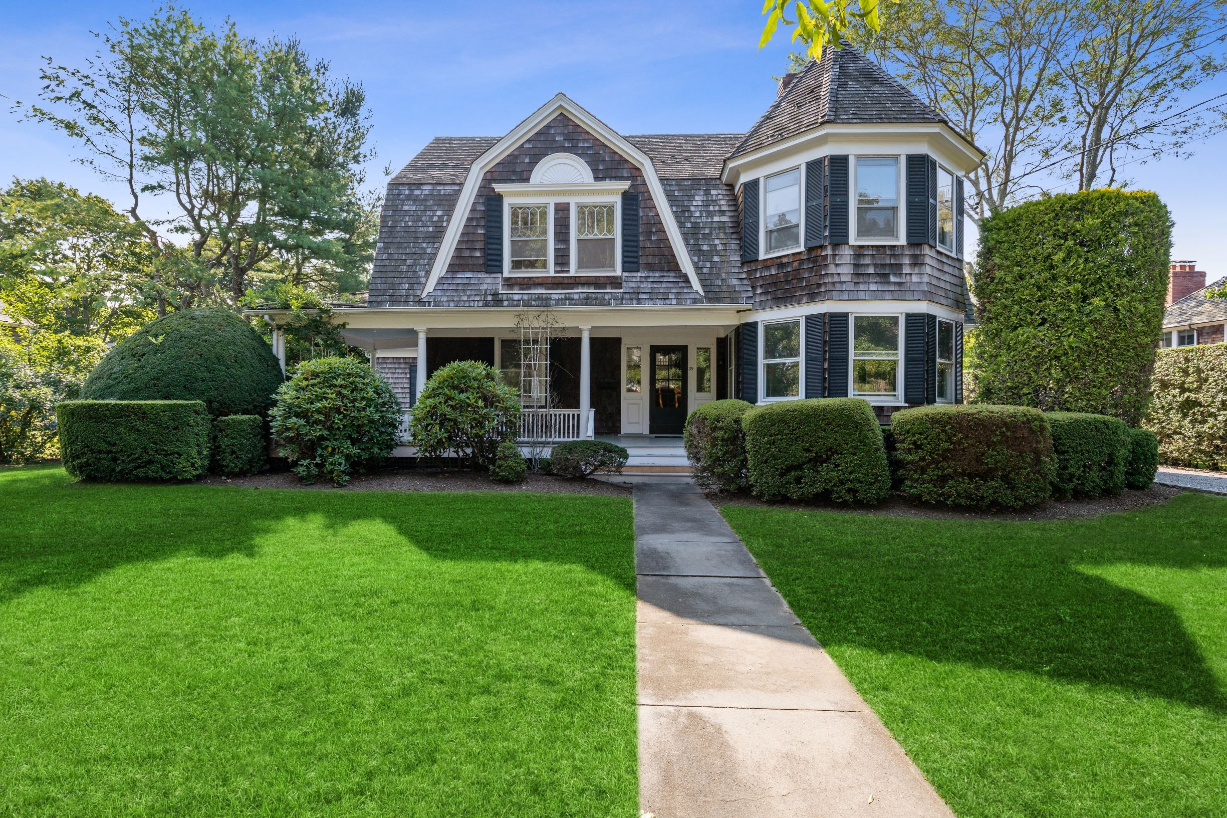 29 Elm St, Southampton, NY 11968 Out East