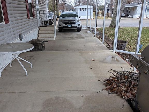 3rd image of 104 Redwood Dr