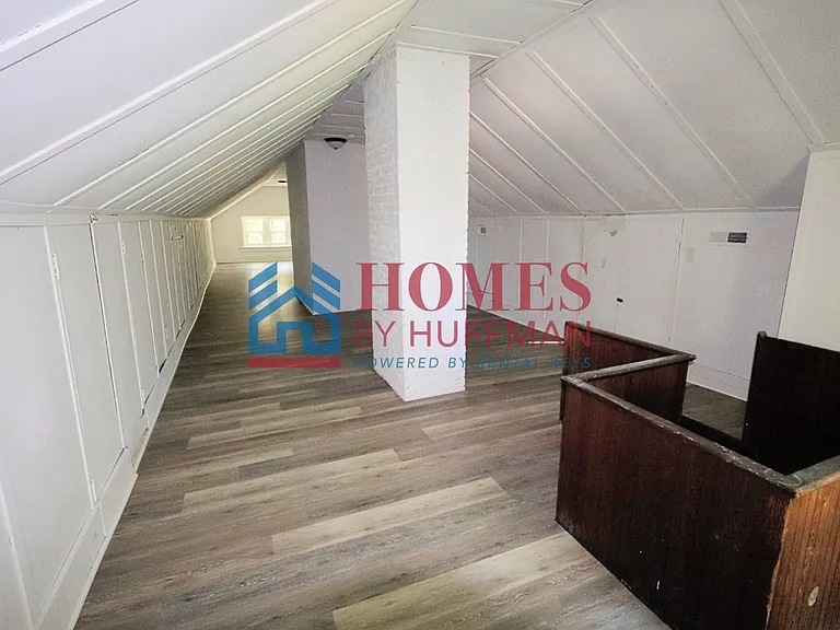 610 E Gum St — Photo 16
