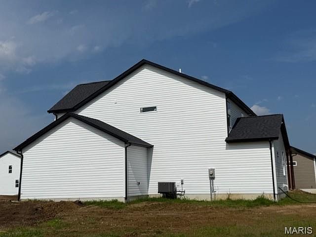 2nd image of 621 Middletown Ct