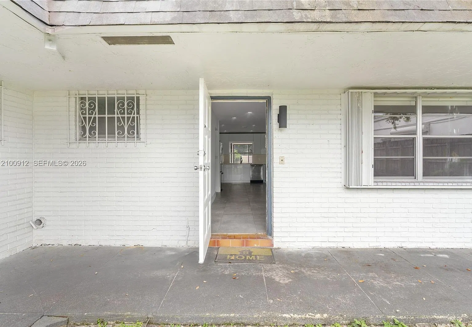 Broward Gardens — Photo 2