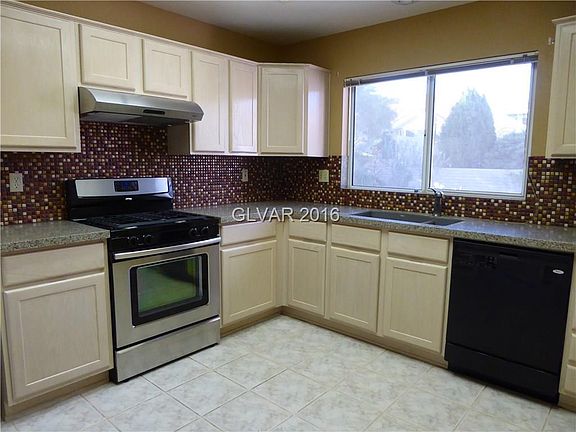 5th image of 2513 Desert Butte Dr