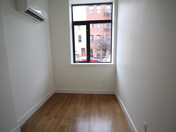 3rd image of 140 Manhattan Ave #1AB