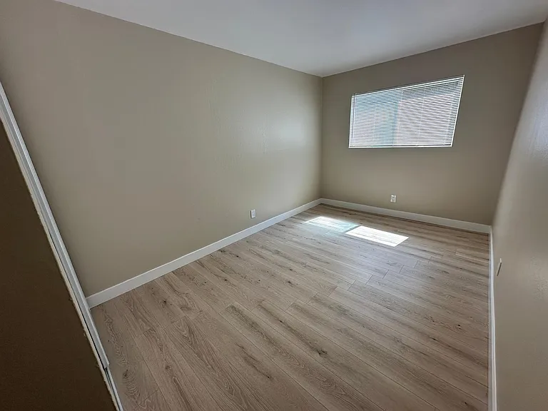 48 Alan Ct #B — Photo 12